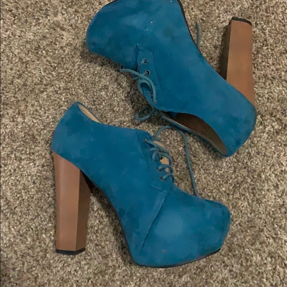 Blue lace up pumps!